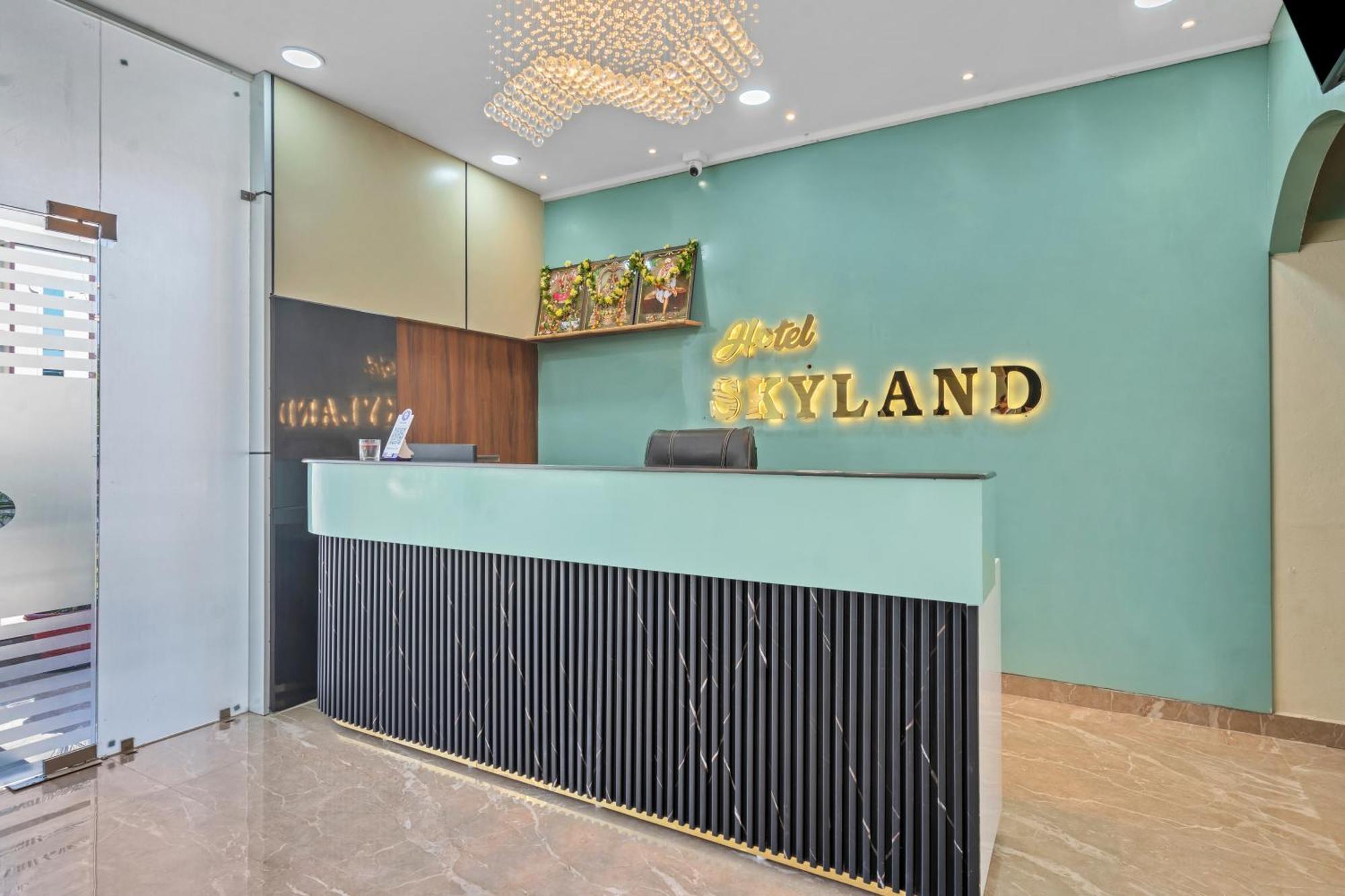 Hotel Sky Land Khammam Esterno foto
