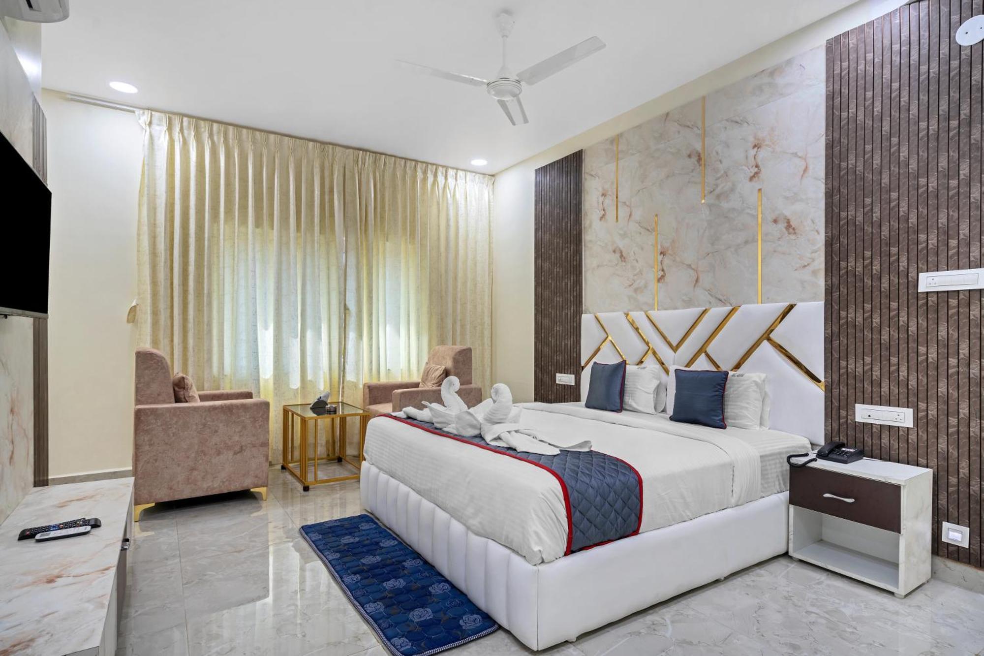 Hotel Sky Land Khammam Esterno foto