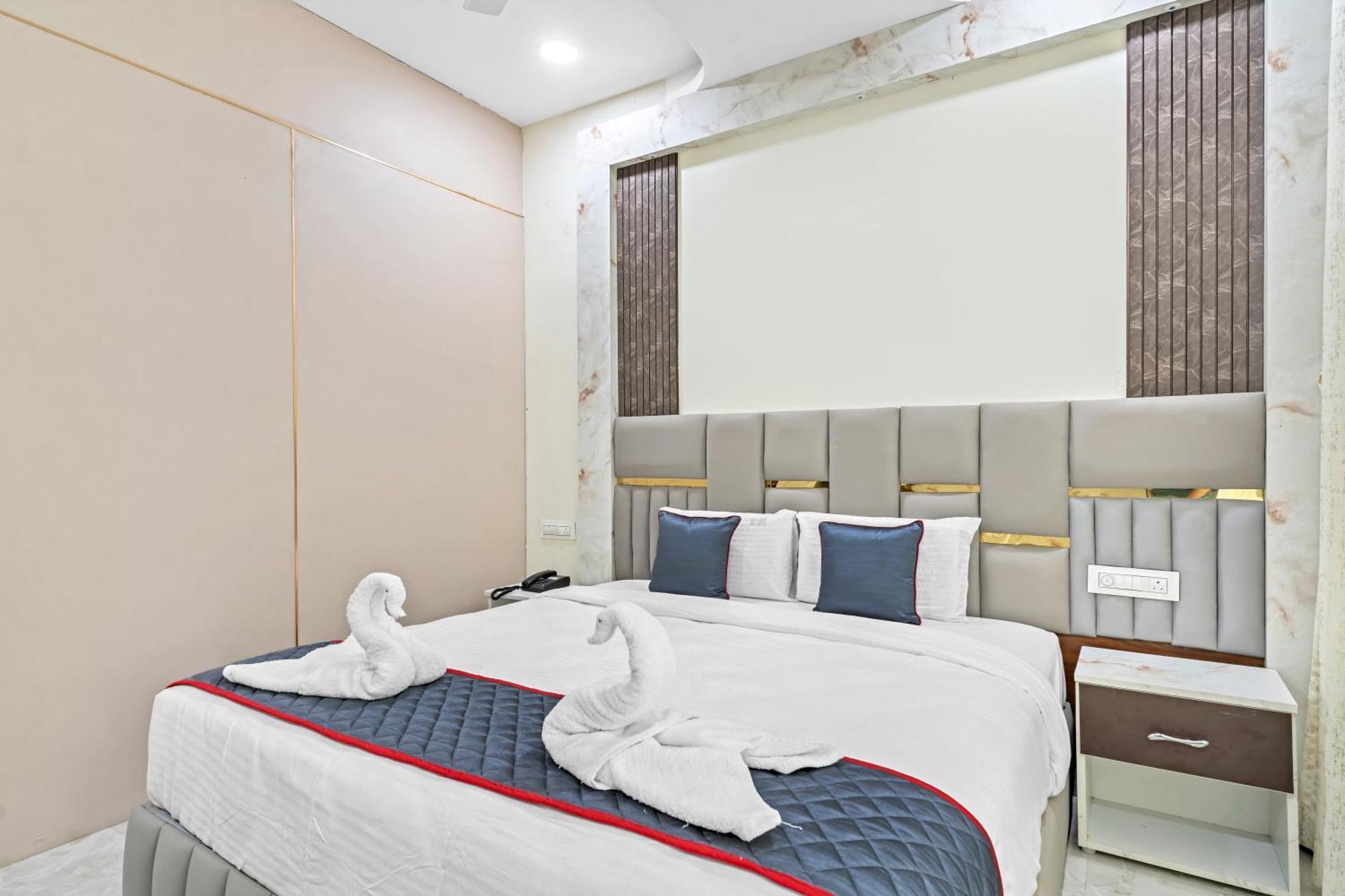 Hotel Sky Land Khammam Esterno foto
