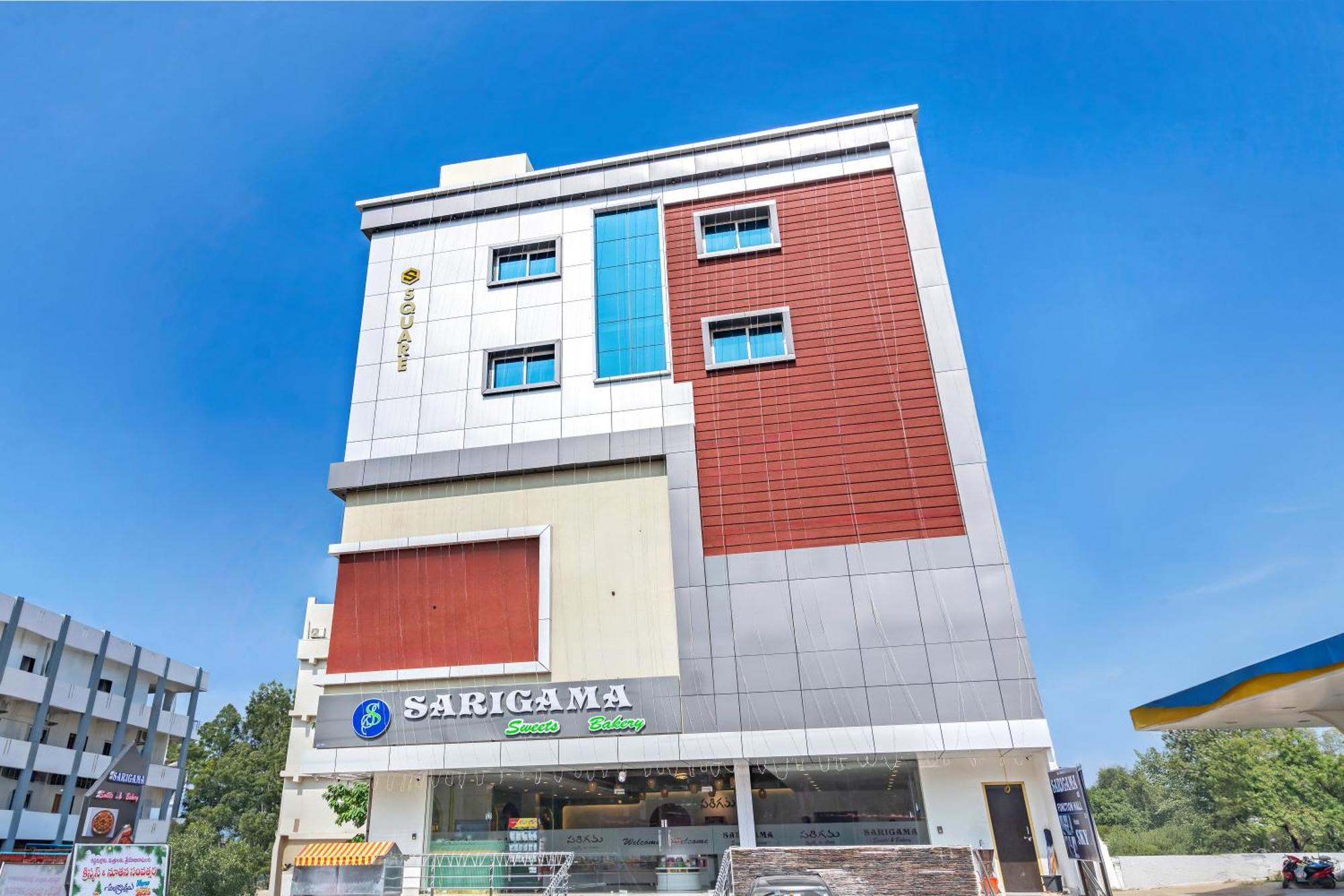 Hotel Sky Land Khammam Esterno foto